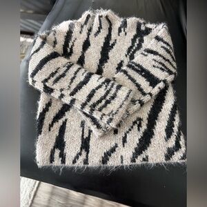 Cyrus Black and Cream Patterned Sweater